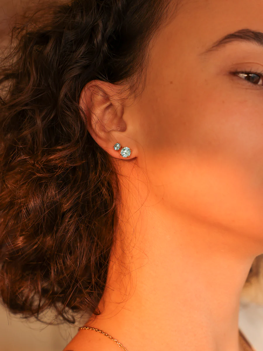 Crystal Delight Light Blue Stub-Ohrringe - Image 6