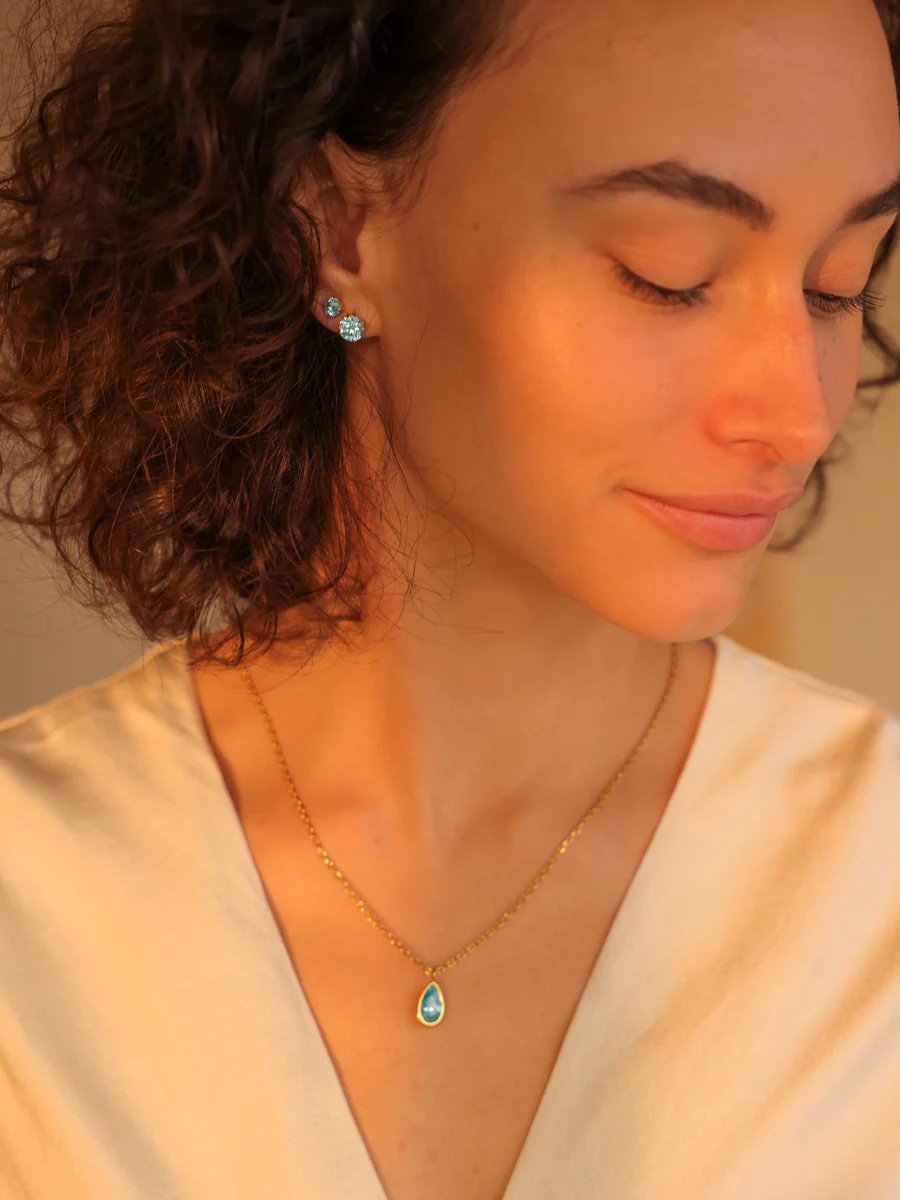 Crystal Delight Light Blue Stub-Ohrringe - Image 7