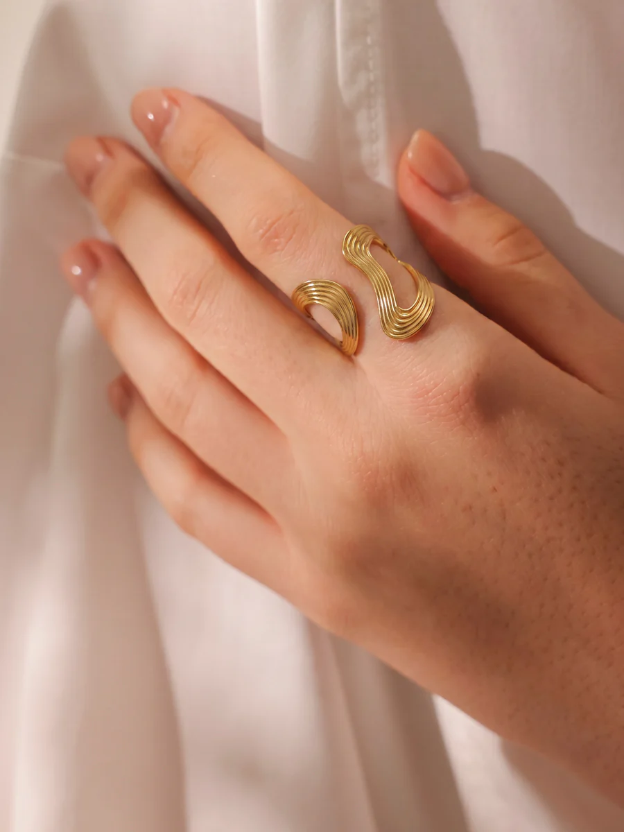 Graceful Curve Ring - Image 3