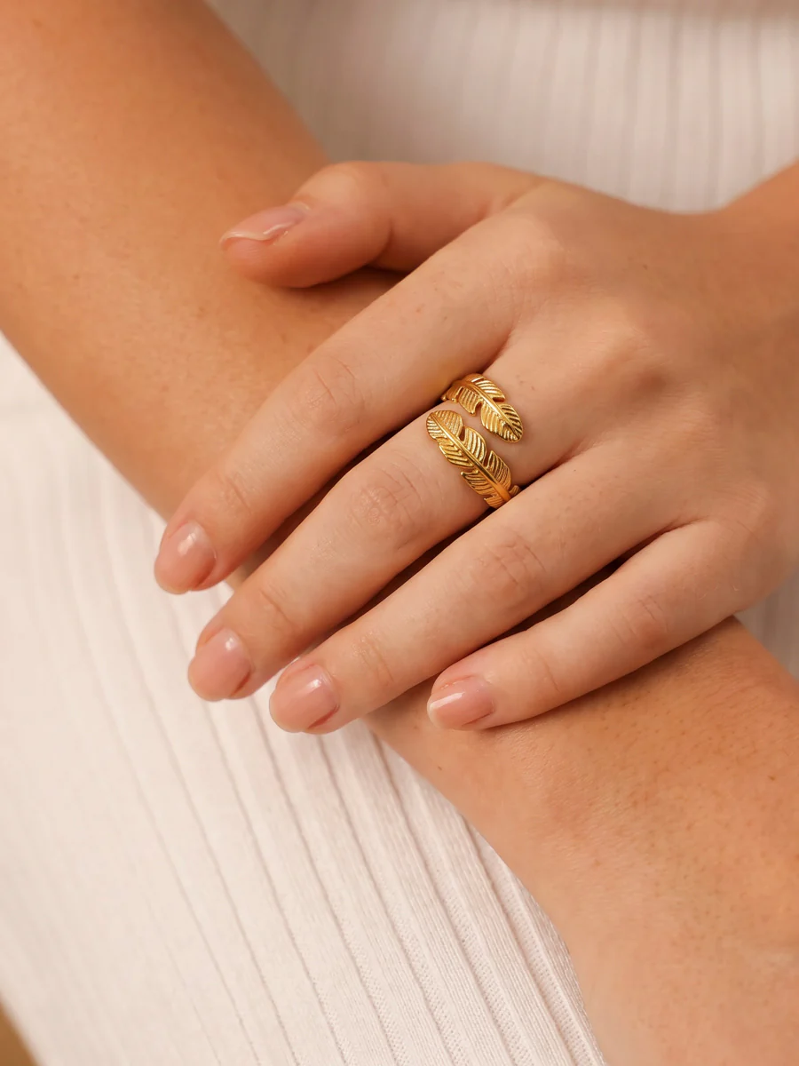 Leafy Elegance Ring - Image 3